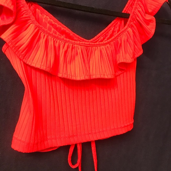 Red crop top - Picture 3 of 4